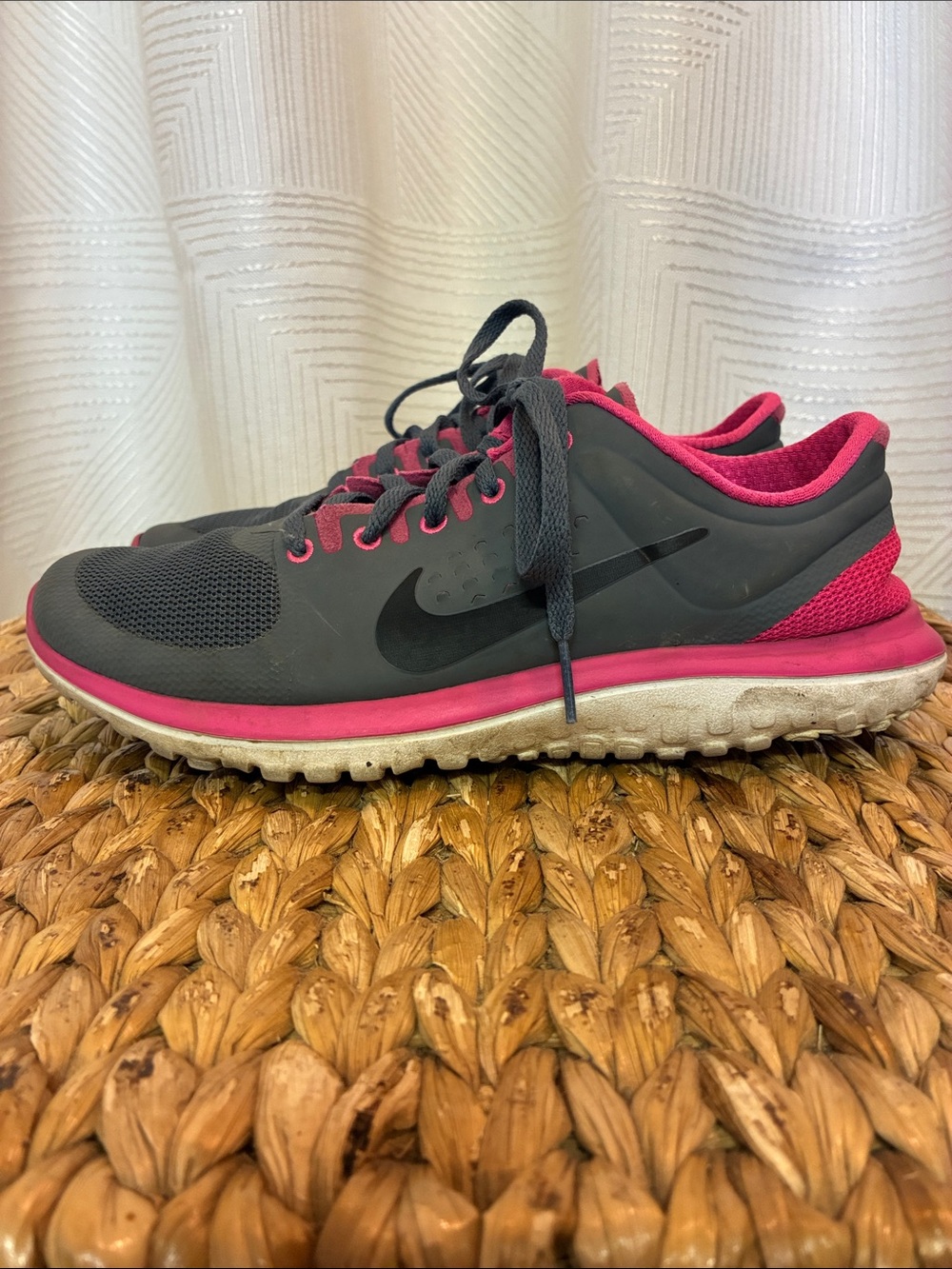 Nike Lite Run 2 Fitsole Women's Gray and Pink Running Sneakers